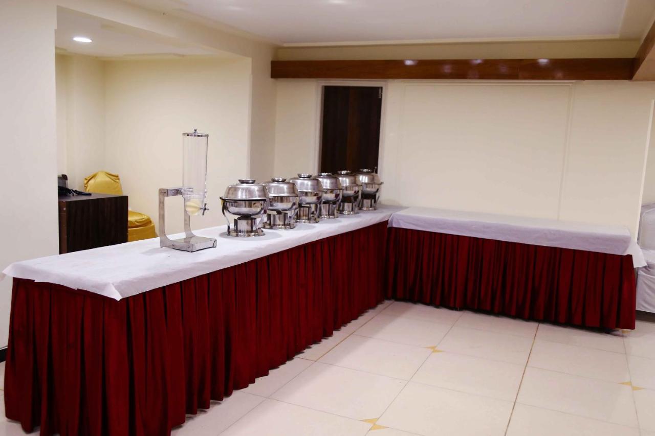Hotel Regency Jamnagar Ngoại thất bức ảnh
