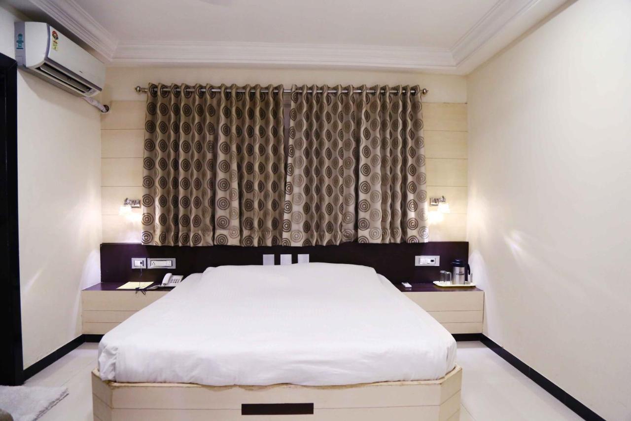 Hotel Regency Jamnagar Ngoại thất bức ảnh